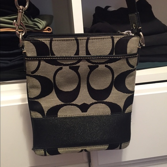 Coach cross over purse