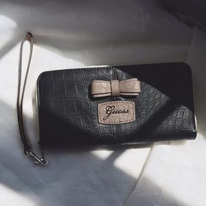 BRAND NEW Guess Wallet 💎