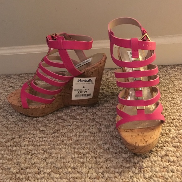 Steve Madden pink wedges