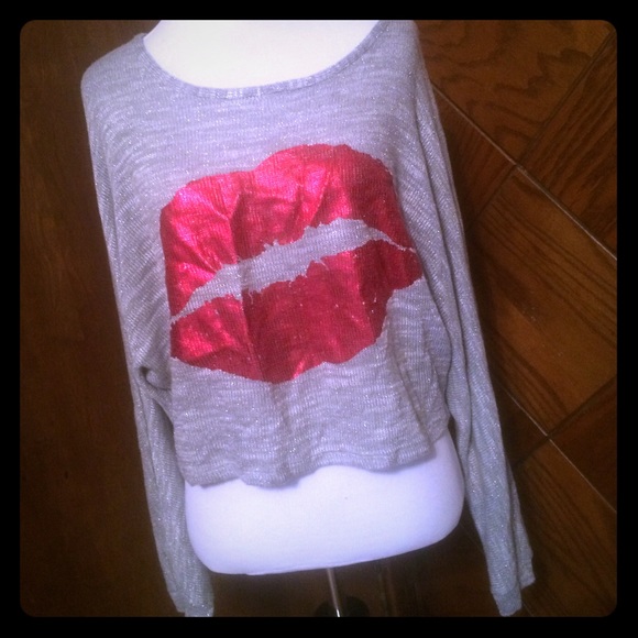 💋Lips cropped light sweater💋