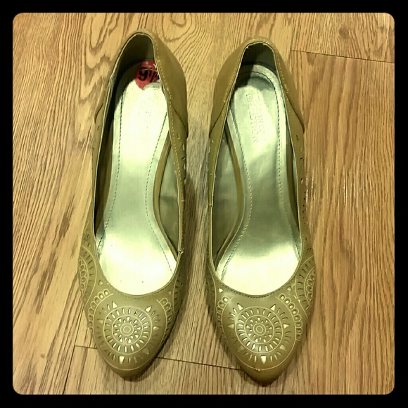 Kenneth Cole tan wedges