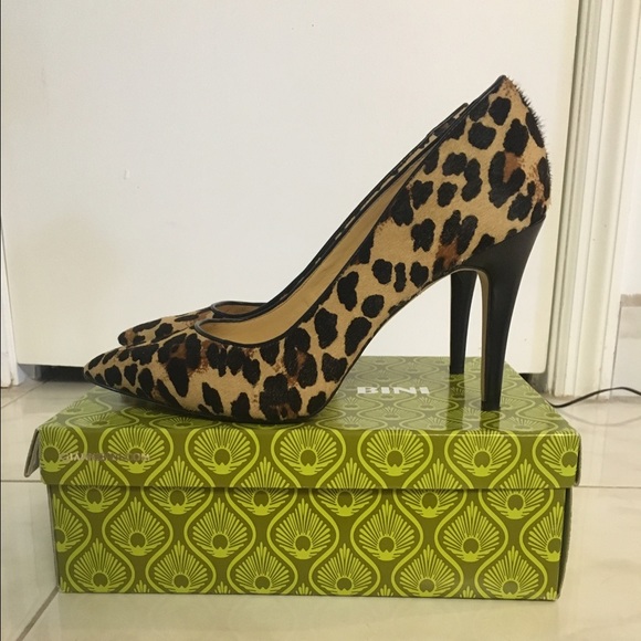 Gianni Bini Leopard Print Heels - Picture 2 of 4