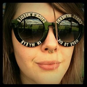Sunglasses - Cross my heart hope to die
