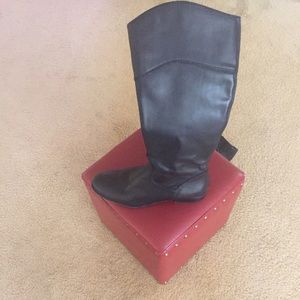 Ciao Bella leather boot. Worn once. Like NEW.