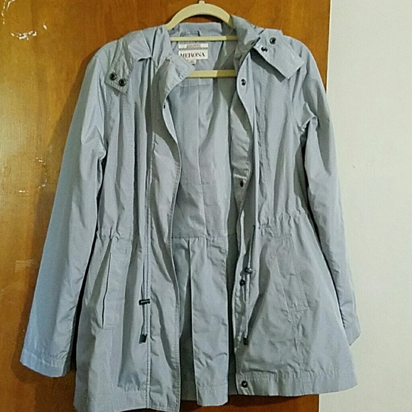 Hooded wind breaker