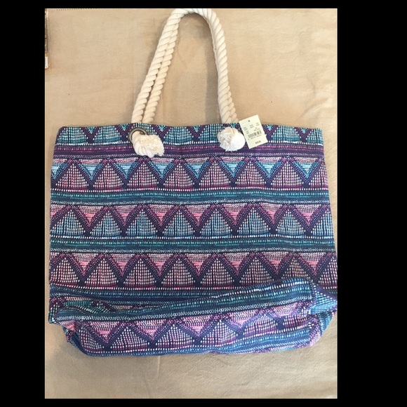 NWT  AE beach or travel tote!