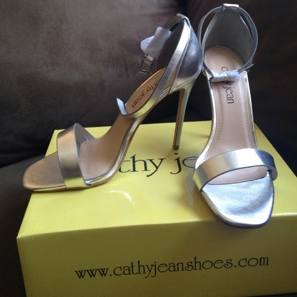 Cathy Jean Shoes - 🎉 SALE! Silver Strappy Heels for PROM Cathy Jean Shoes - 🎉 SALE! Silver Strappy Heels for PROM