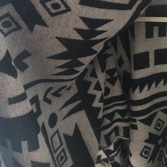 ❌ SOLD 🎉 Reversible H&M cape - Picture 2 of 3