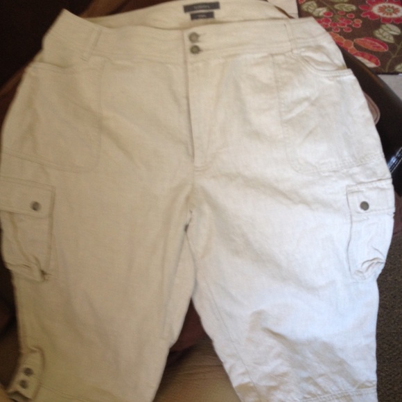 Liz Claiborne Khaki capri