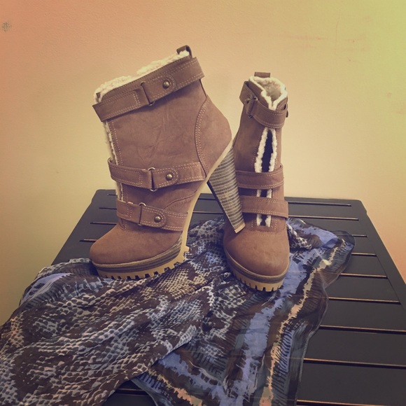 Heart Soul Shoes - Heart Soul NWT Keystone side zip ankle boots💥SALE
