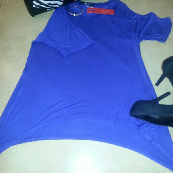 cold shoulder top..shark bite bottom. very cute - Picture 4 of 4