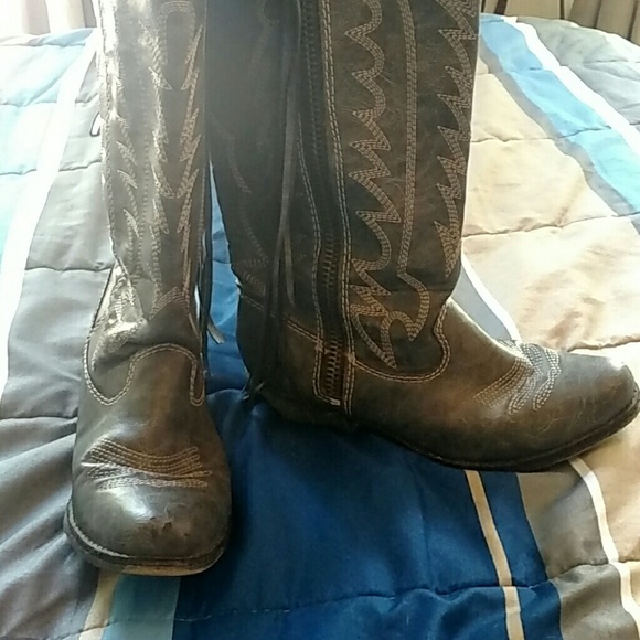 Grey cowboy boots