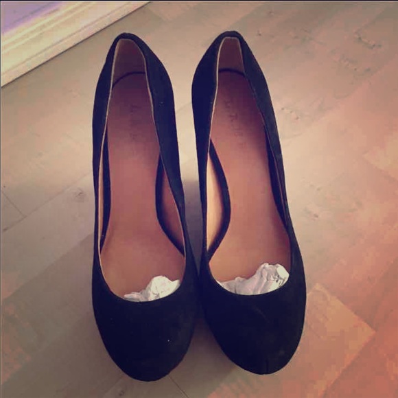 New black suede L.A.M.B