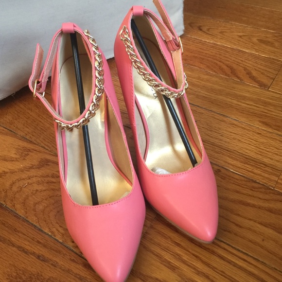 Pink pumps