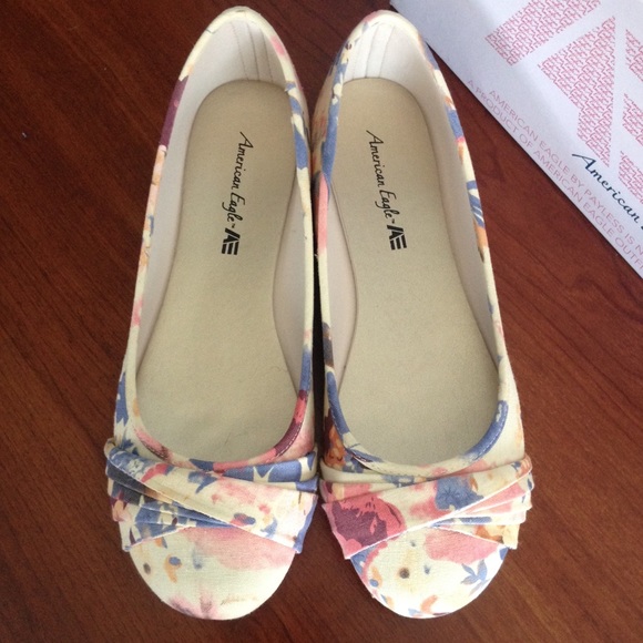 AE Floral Flats - Picture 2 of 3