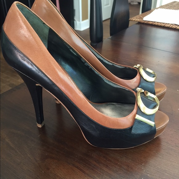 Guess black/tan pumps 7.5