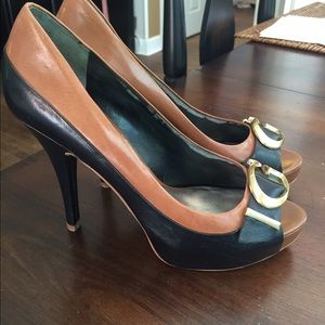Guess black/tan pumps 7.5