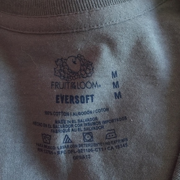 Simple fitted v neck tees - Picture 2 of 4