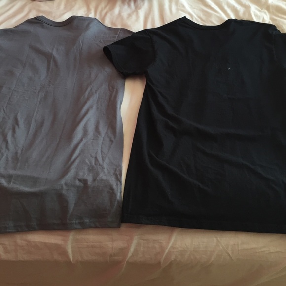 Simple fitted v neck tees - Picture 3 of 4