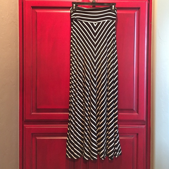 Black and white maxi skirt