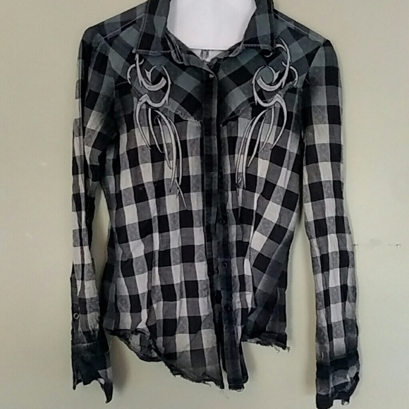 Womens Roar plaid button up shirt.