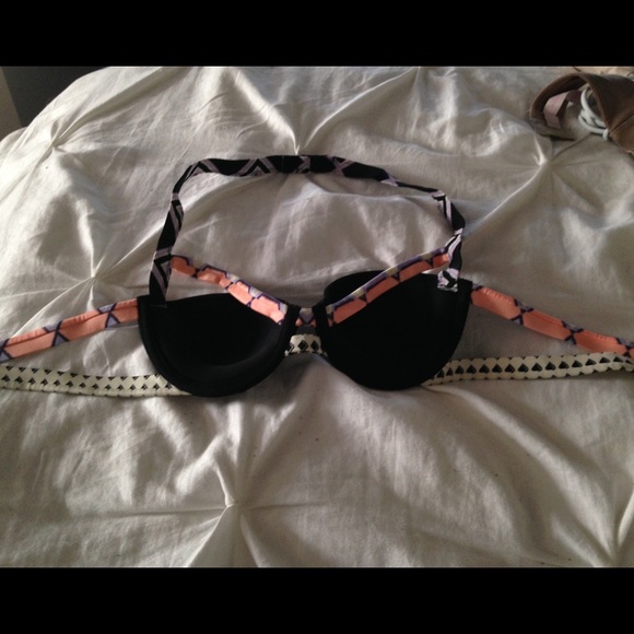 Victoria Secret bikini top - Picture 2 of 3
