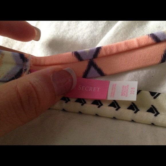 Victoria Secret bikini top - Picture 3 of 3