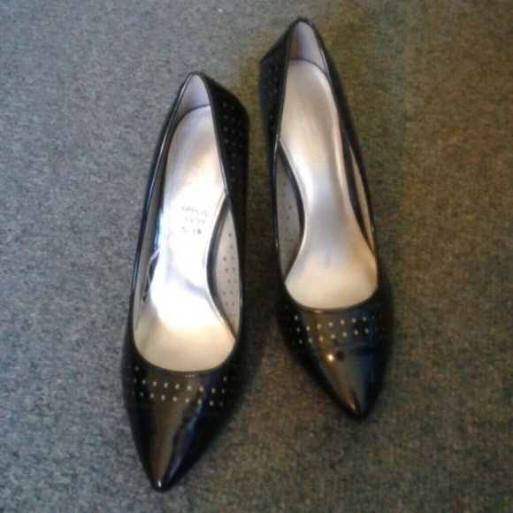 Black Pumps