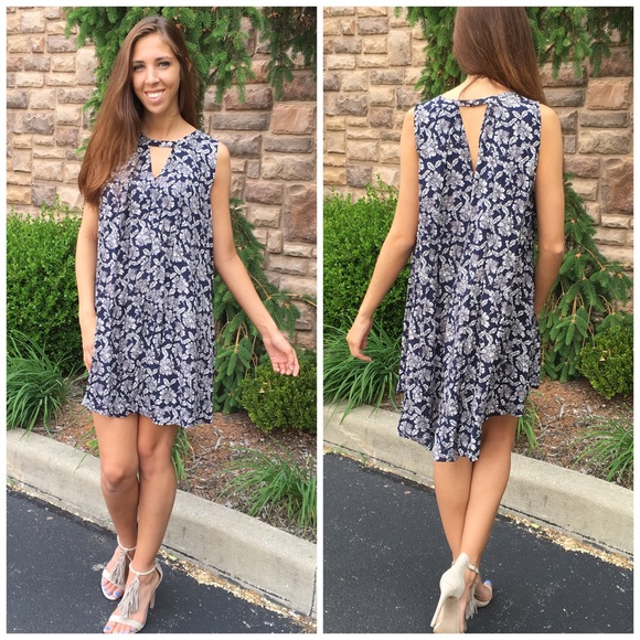 Leafy Print Tunic Dress - Picture 2 of 4