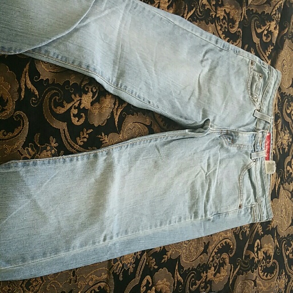 Levis - Picture 2 of 2