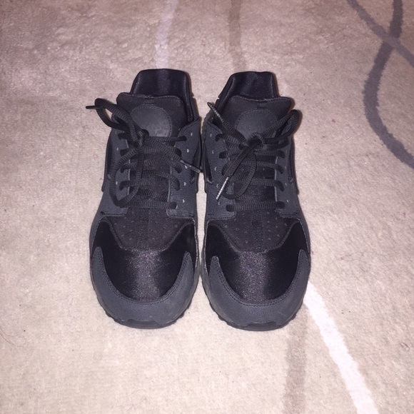 Black Huaraches