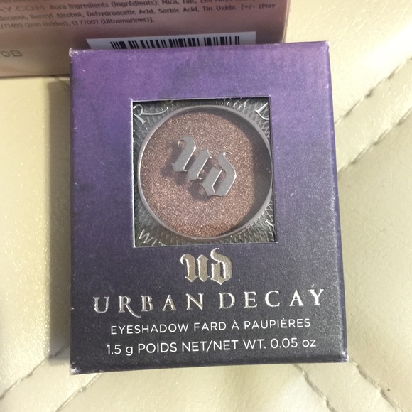 UD eyeshadow - Roach