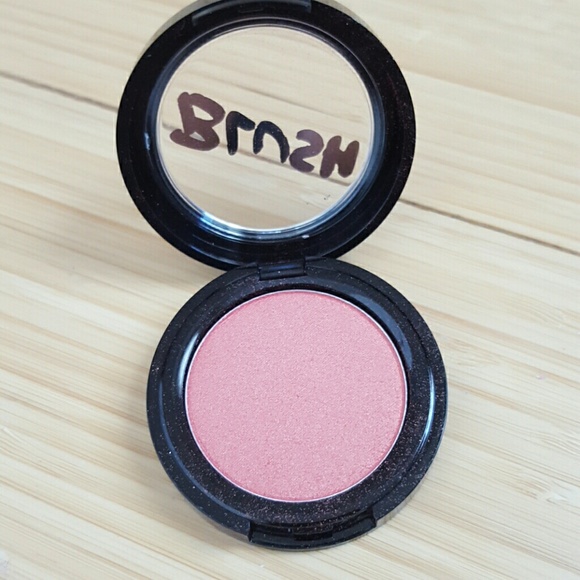 Model Co Blush - Picture 2 of 3