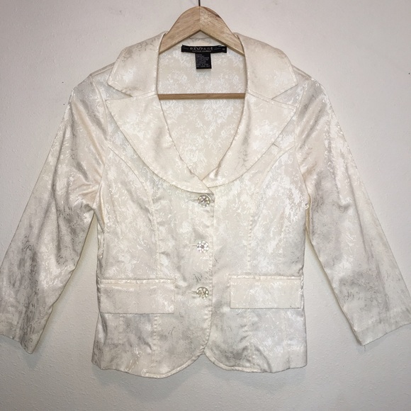 Cream blazer with 3/4 length sleeves