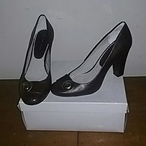 Classic Anne Klein Pumps