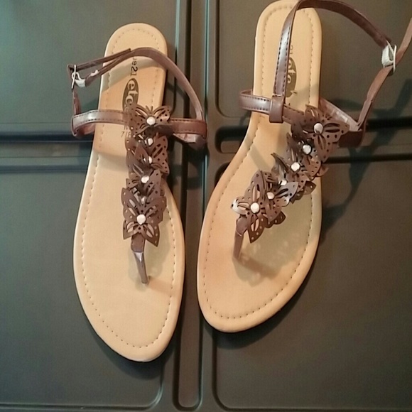 Butterfly Sandals Size 7/8 - Picture 1 of 4