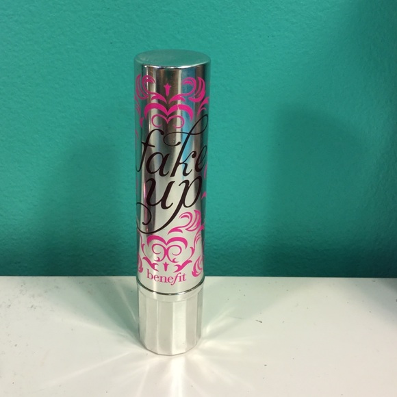 Benefit fake up concealer