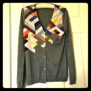 Grey cardigan with front multicolored pattern