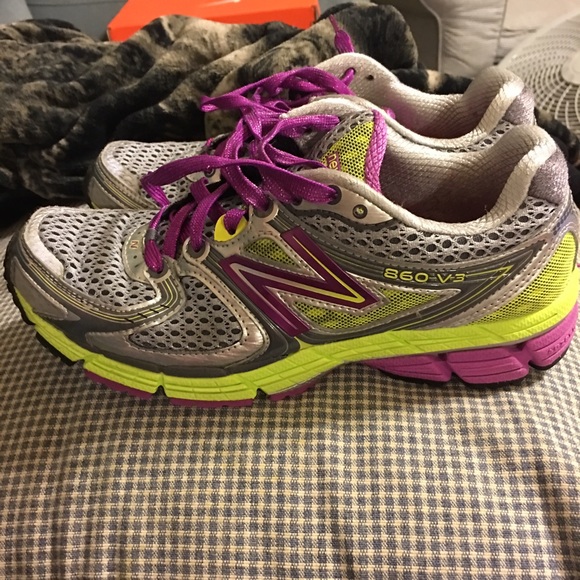 New Balance tennis shoes