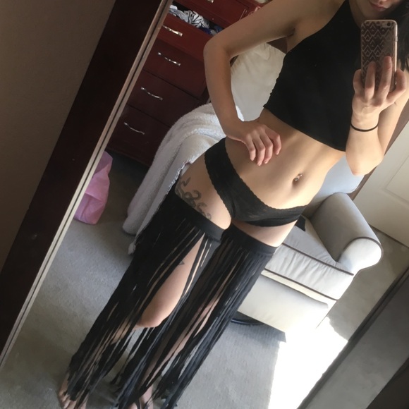 Leg tassels/ties