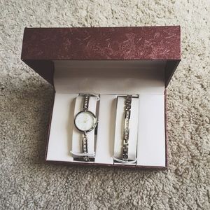 ❣❣ SUMMER CLEARANCE ❣❣Watch/Bracelet Set