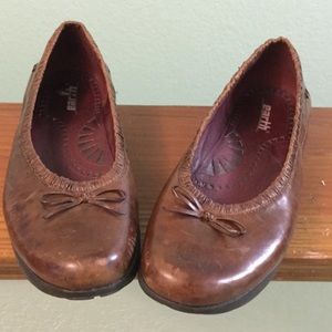 Super-comfy brown Earth shoes, flats, 9.5