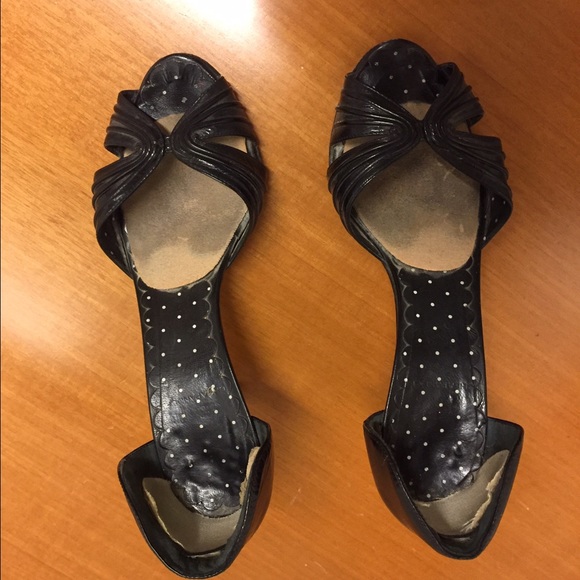 Moschino patent peep toe pump, size 6