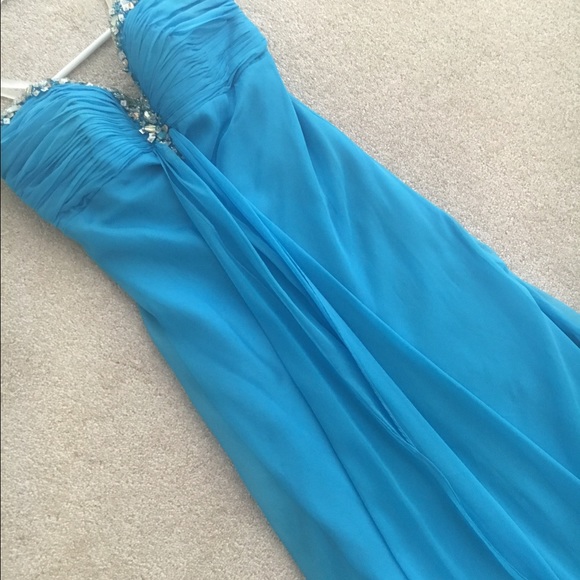 Prom dress - Picture 1 of 4