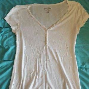 White Old Navy "perfect" tee