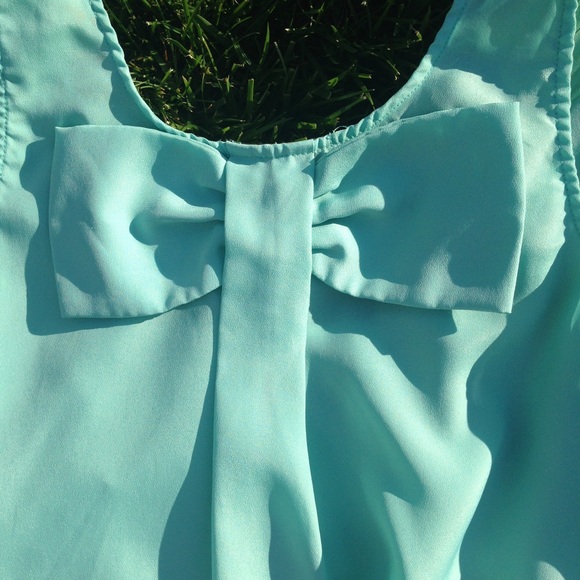 💚 Mint top with a bow in the back! 💚 - Picture 2 of 3