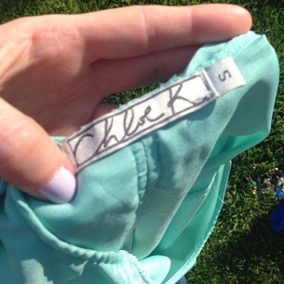 💚 Mint top with a bow in the back! 💚 - Picture 3 of 3