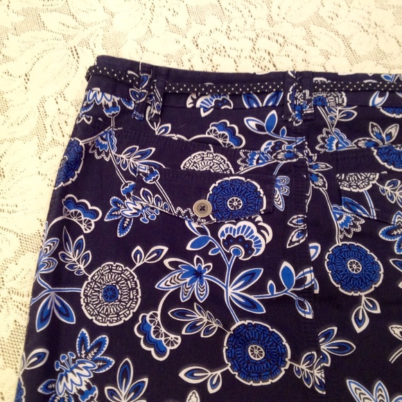 LOFT floral straight skirt. SOLD - Picture 3 of 3