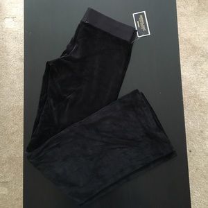 Brand new juicy pants!!!  Black color.