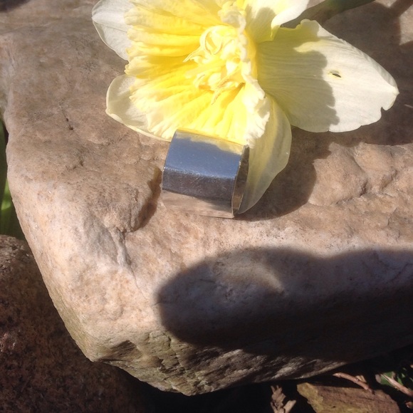 "D" is for Daffodil! Newly created ring - Picture 4 of 4